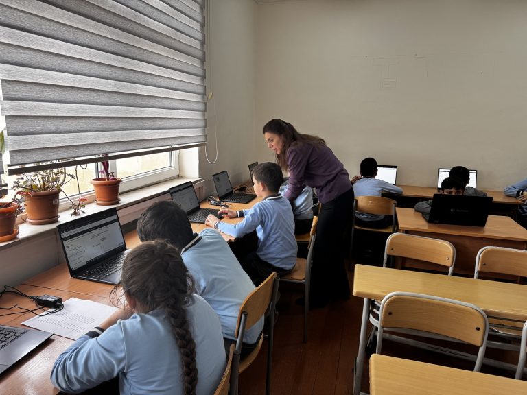 “İbtidai siniflərdə riyaziyyat biliklərinin təkmilləşdirilməsi” layihəsi çərçivəsində dərslər davam edir